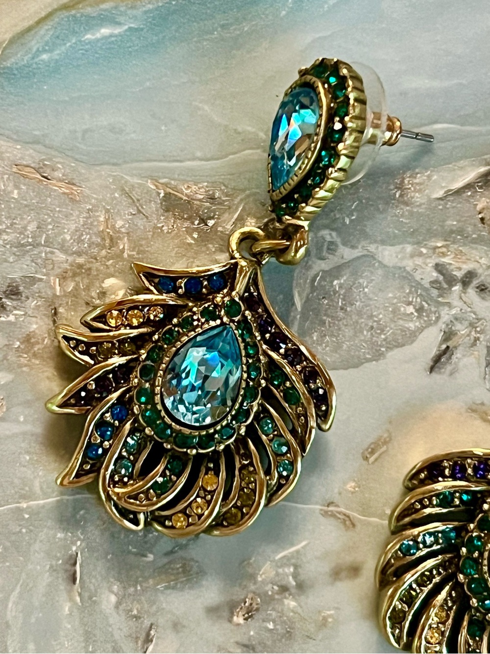 NWT Heidi Daus Pretty As A Peacock Crystal Feather Earrings - Picture 10 of 16